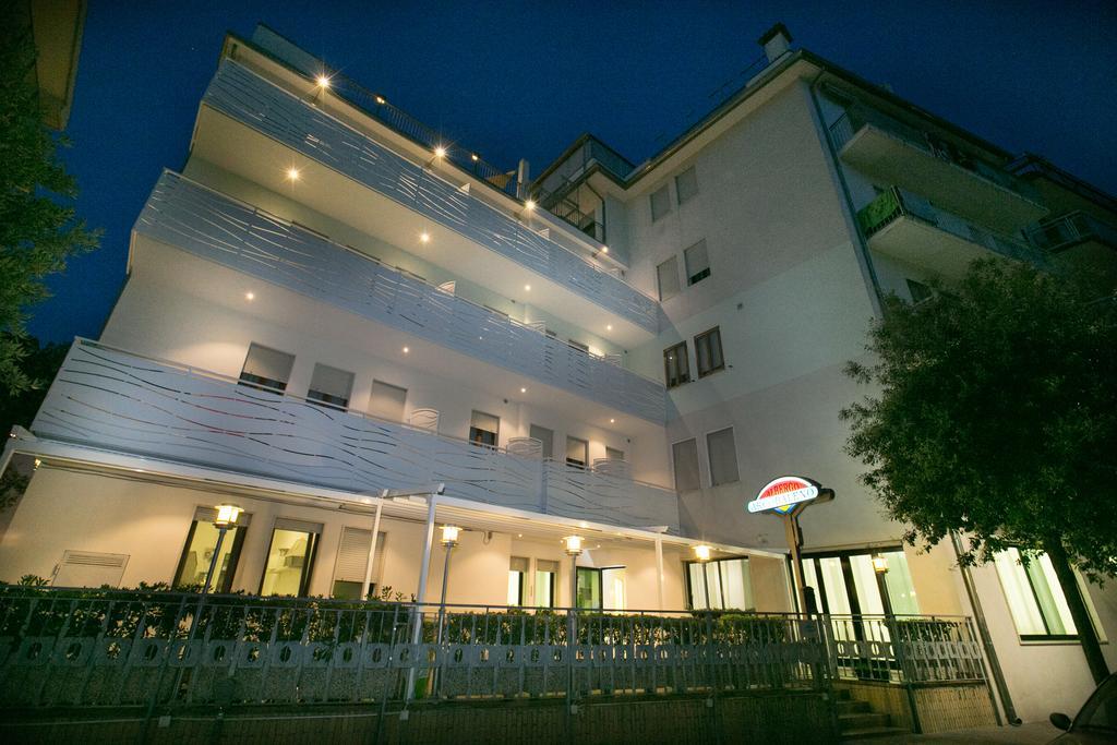 Albergo Arcobaleno Сотомарина Екстериор снимка